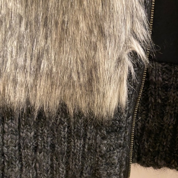 Loft faux fur knit vest xs/s - Picture 5 of 7